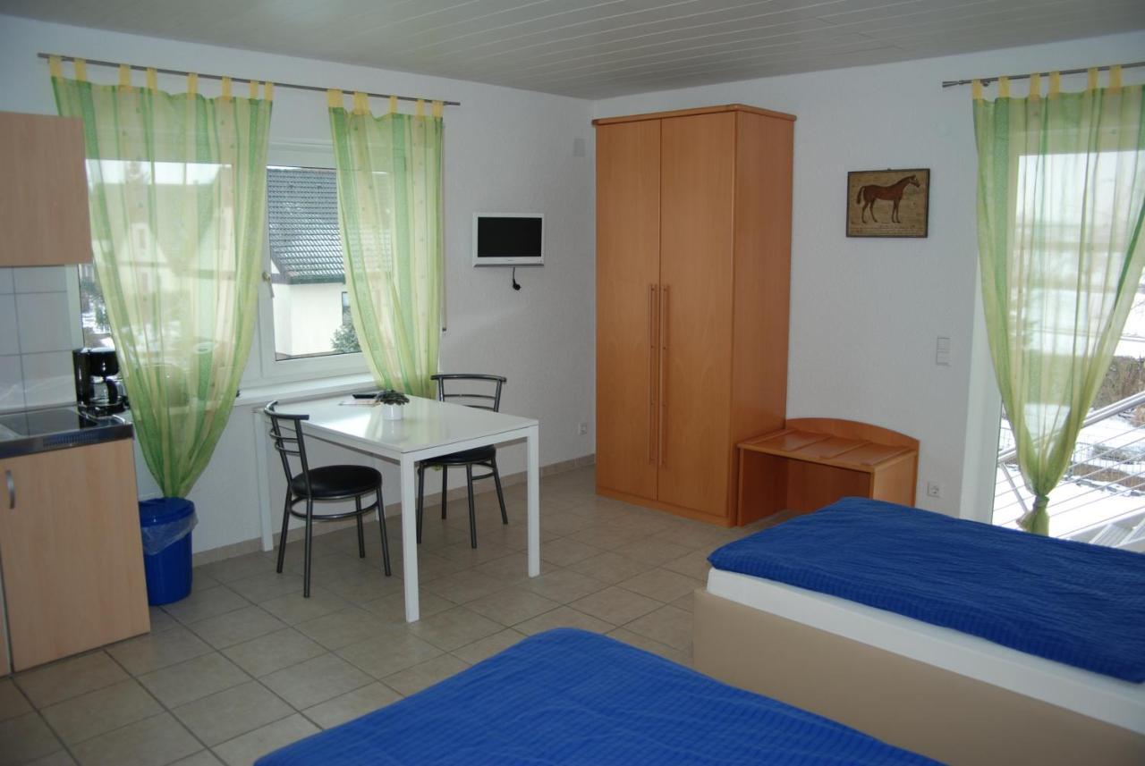 Ferienwohnungen Schaefer Obersulm Exterior foto